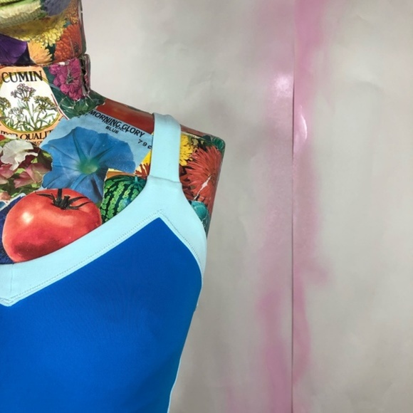 Lululemon Contrast V Neck X Cross Back Top - Picture 5 of 8